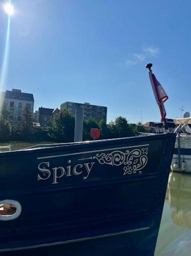 Spicy - Sejour Insolite Sur La Marne Мо Екстериор снимка
